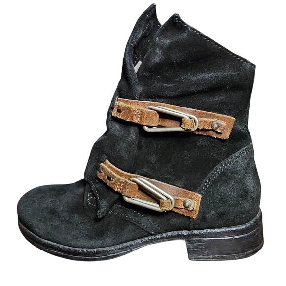 Miz Mooz Yeats Black Suede Flat Ankle Boots Side Zip Buckle EUC 37/ 7 - Picture 1 of 13